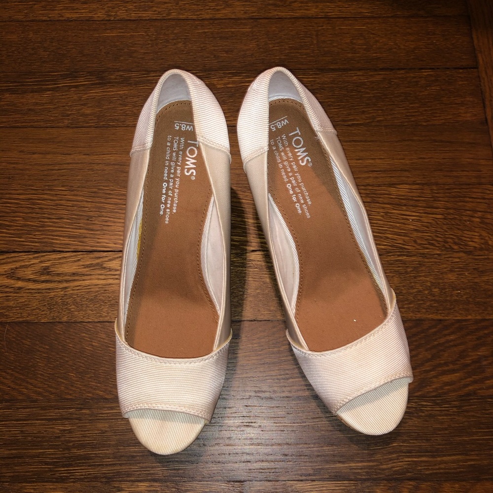 TOMS white wedge